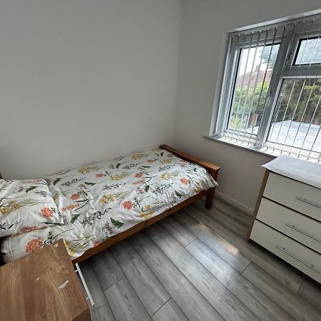 Lovely 3 Bedroom Entire Home With Street Parking - Close To Nec, Bhx Airport - Sleeps 6 Guests Ideal For Contractors & Families Birmingham Exterior foto