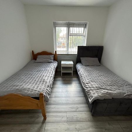 Lovely 3 Bedroom Entire Home With Street Parking - Close To Nec, Bhx Airport - Sleeps 6 Guests Ideal For Contractors & Families Birmingham Exterior foto