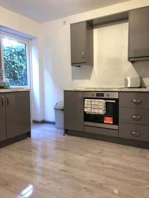 Lovely 3 Bedroom Entire Home With Street Parking - Close To Nec, Bhx Airport - Sleeps 6 Guests Ideal For Contractors & Families Birmingham Exterior foto