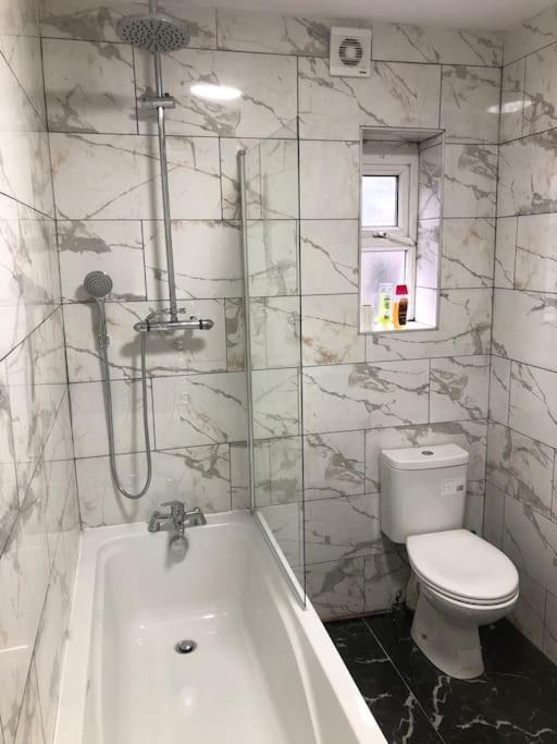 Lovely 3 Bedroom Entire Home With Street Parking - Close To Nec, Bhx Airport - Sleeps 6 Guests Ideal For Contractors & Families Birmingham Exterior foto